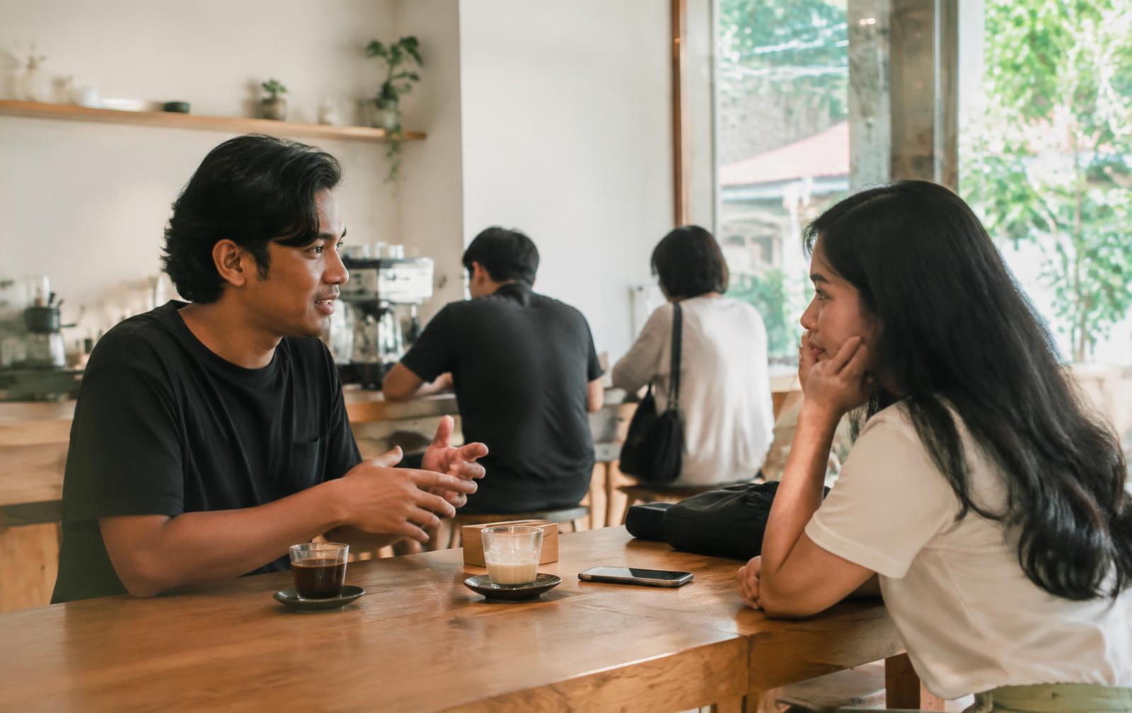 Kedai Kopi Kecil Jadi Ruang Kerja Baru Anak Muda Surabaya